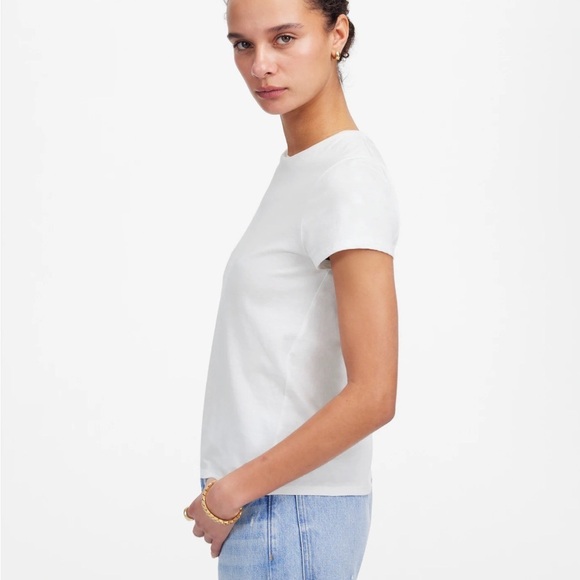 Madewell Essential Slim Tee in Lightweight Cotton - Picture 2 of 4